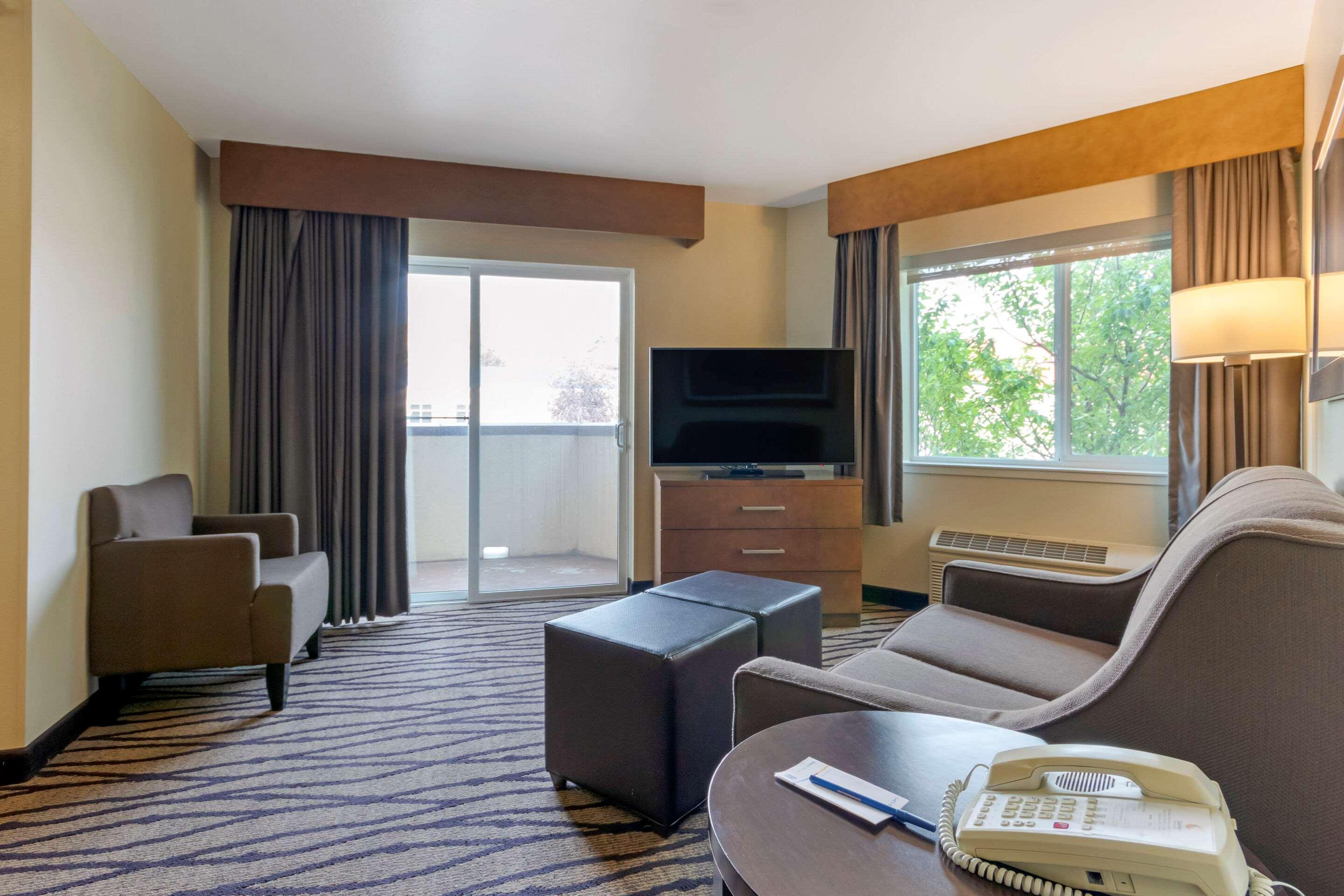 Comfort Inn & Suites Market - Airport Great Falls Bagian luar foto