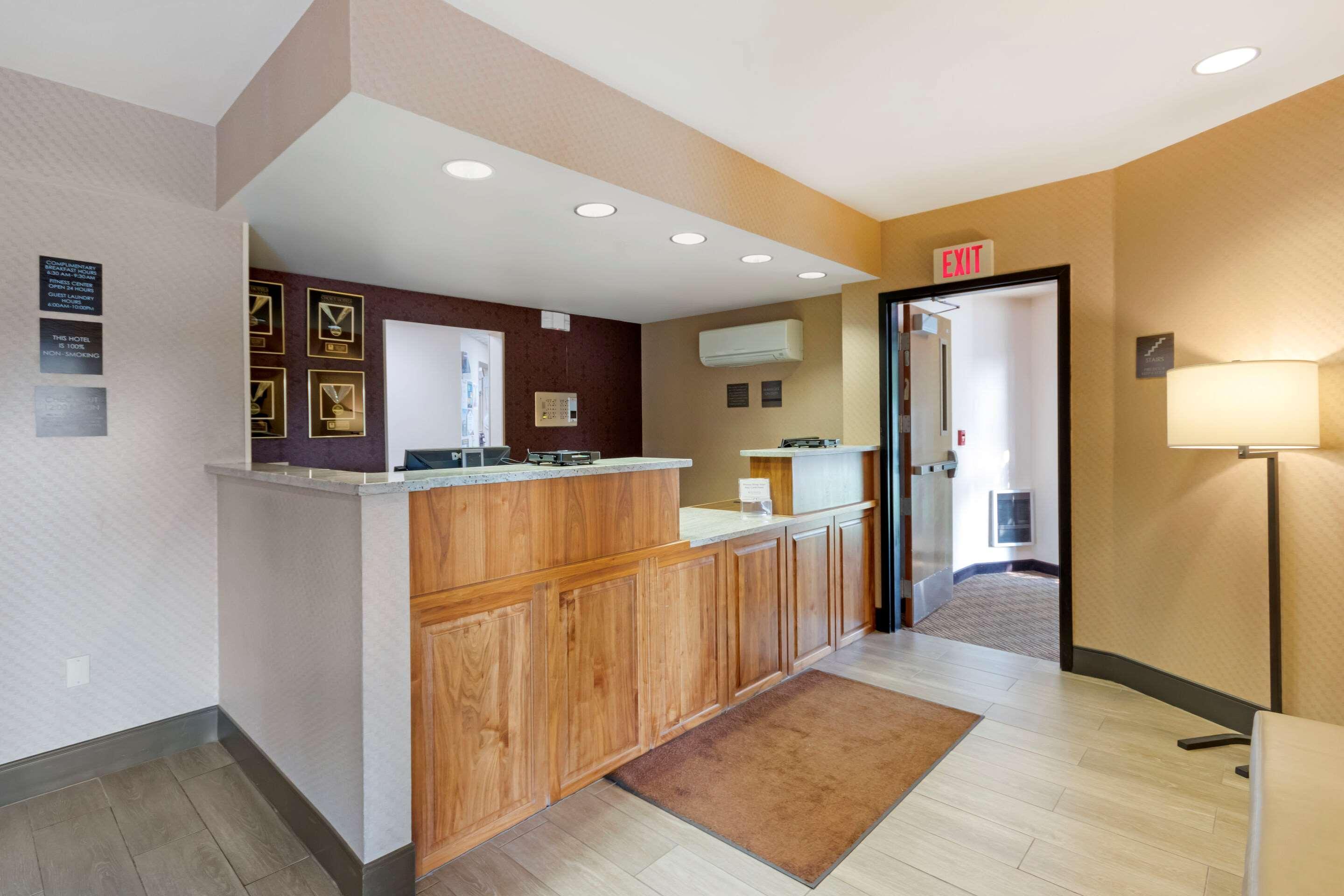 Comfort Inn & Suites Market - Airport Great Falls Bagian luar foto