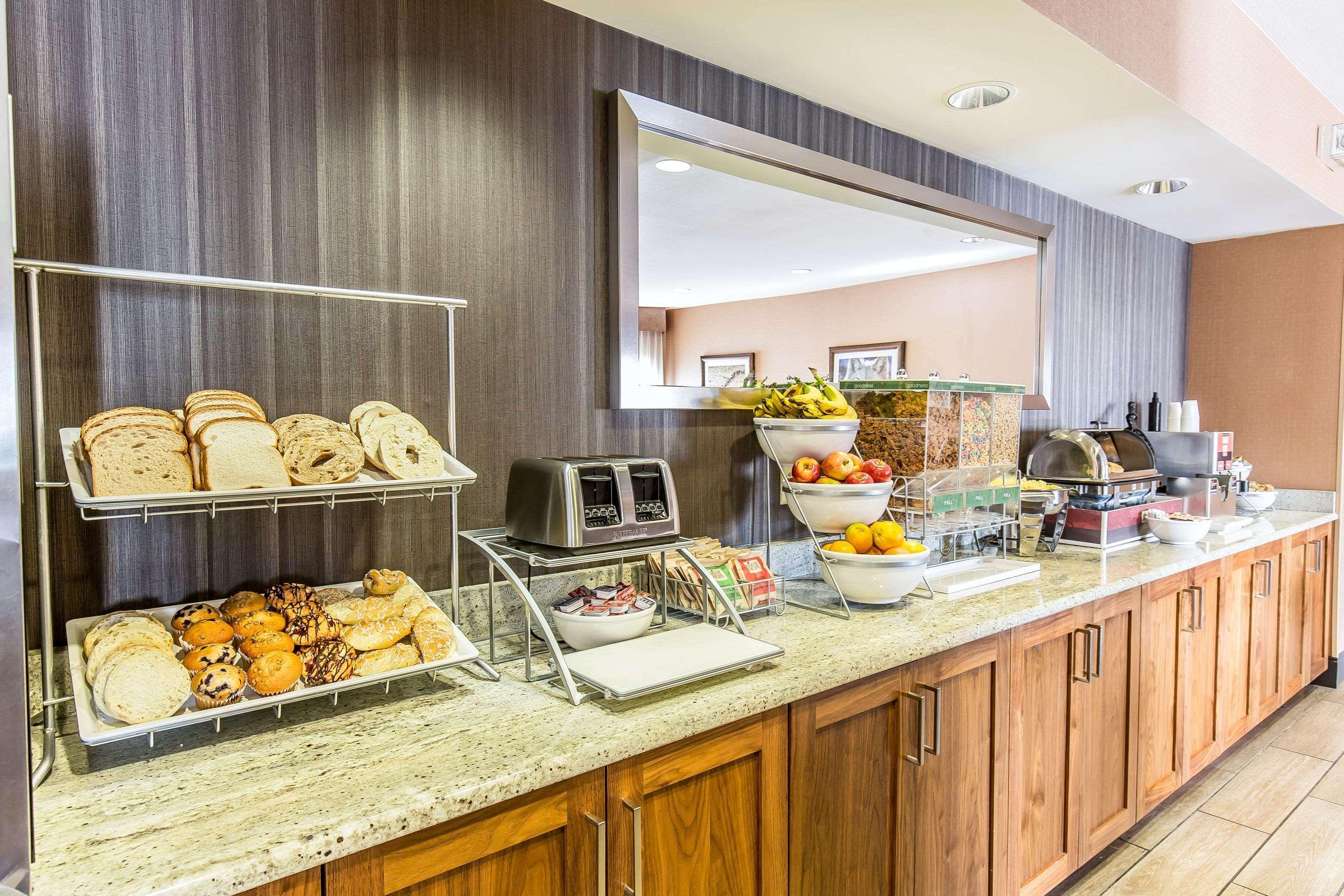 Comfort Inn & Suites Market - Airport Great Falls Bagian luar foto